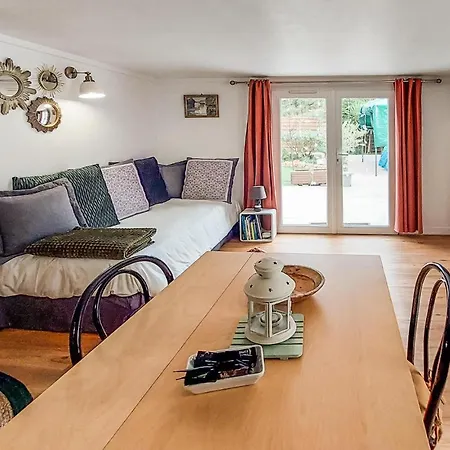 Amazing In Les Bains With Wifi Apartament